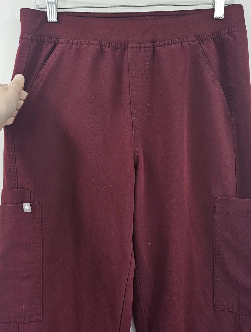 Figs Axim Cargo Scrub Pant Burgundy Men's Size M Tall Straight Leg Nurse Medical